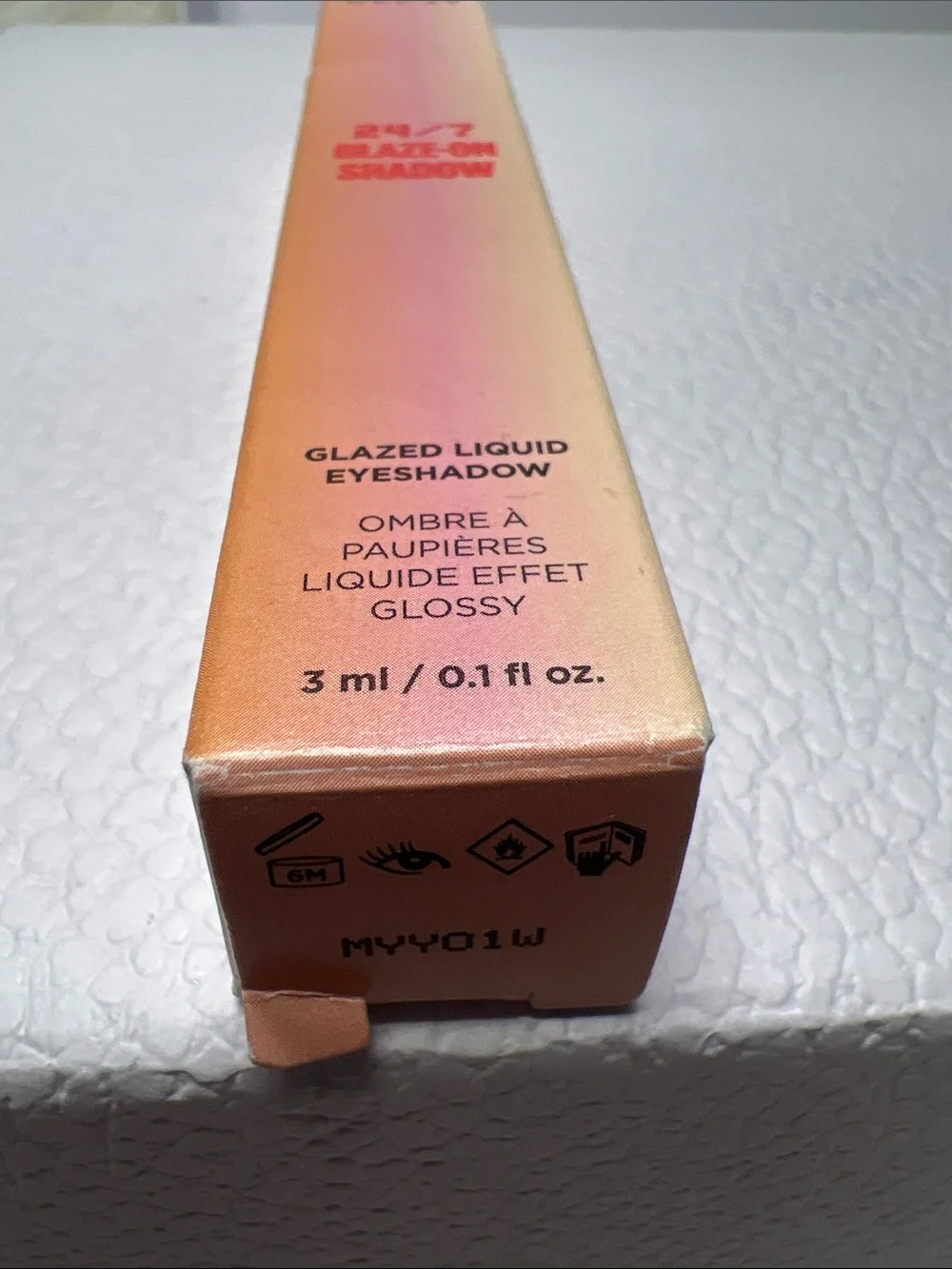 Urban Decay 24/7 Glaze-on shadow in Frost Boss